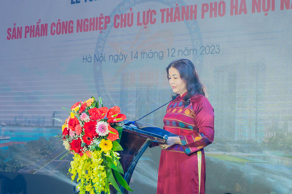 Bà Trần Thị Phương Lan, Quyền Giám đốc Sở Công Thương Hà Nội phát biểu tại lễ trao giải.